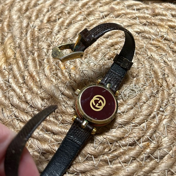 Authentic Vintage Gucci Watch - Picture 3 of 11